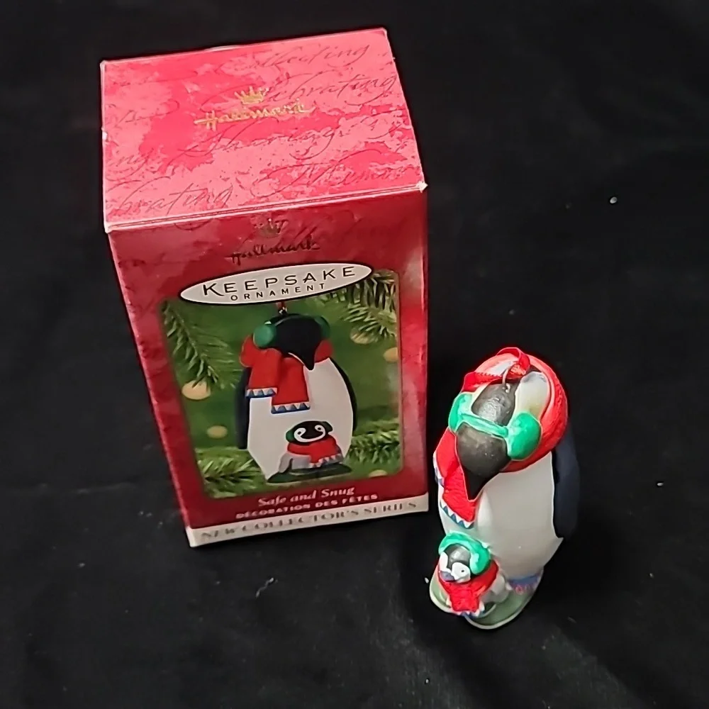 Vintage 2001 Hallmark Keepsake‎ Ornament Safe and Snug Ornament